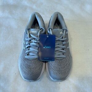 Brand new with tags women’s asics gel cumulus tennis shoes sneakers